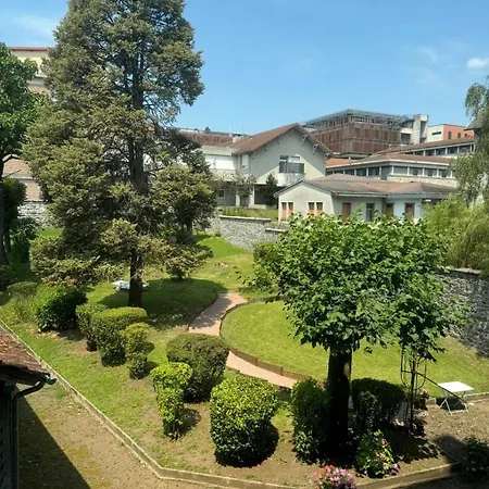 Large Beautiful In The Heart Of Apartment *