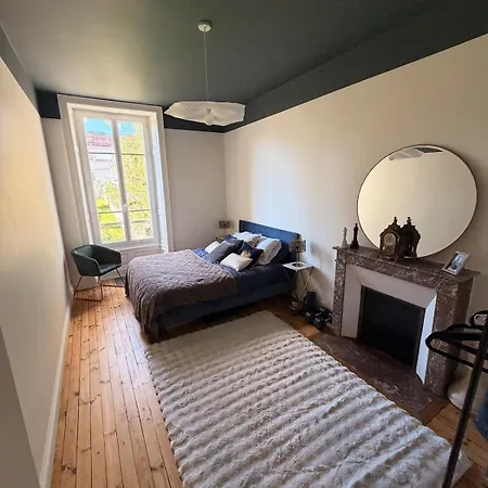 Large Beautiful In The Heart Of Apartament