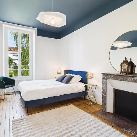 Large Beautiful In The Heart Of Apartment